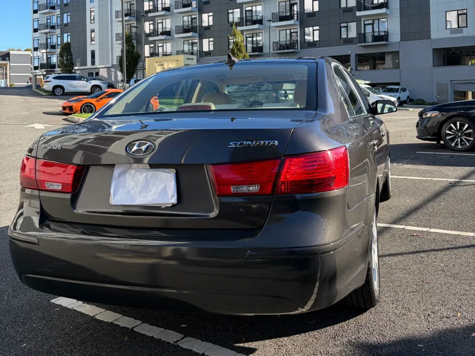 Hyundai Sonata, dark grey (Photo 2 of 2)